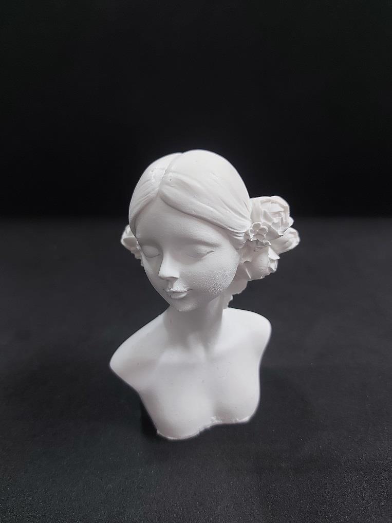 Güllü Çiçekli Kız Büst 10x7cm